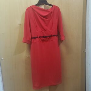 DONNA MORGAN RED 3/4-SLEEVE STRETCH CREPE BODYCON SHEATH
SZ 6
BACK ZIPPER #XXX